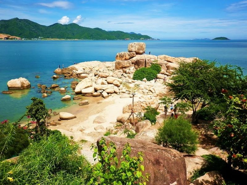 Hòn Chồng Nha Trang - Nét đẹp hoang sơ giữa lòng biển khơi